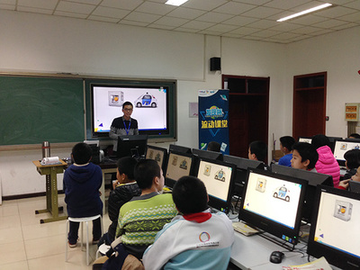 编程点亮梦想 '发现杯'编程挑战赛流动课堂走进民族小学